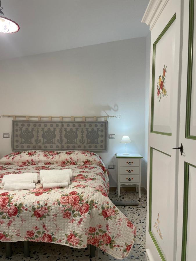 Affittacamere Il Vicoletto Aria Ona Villagrande Strisaili Eksteriør billede
